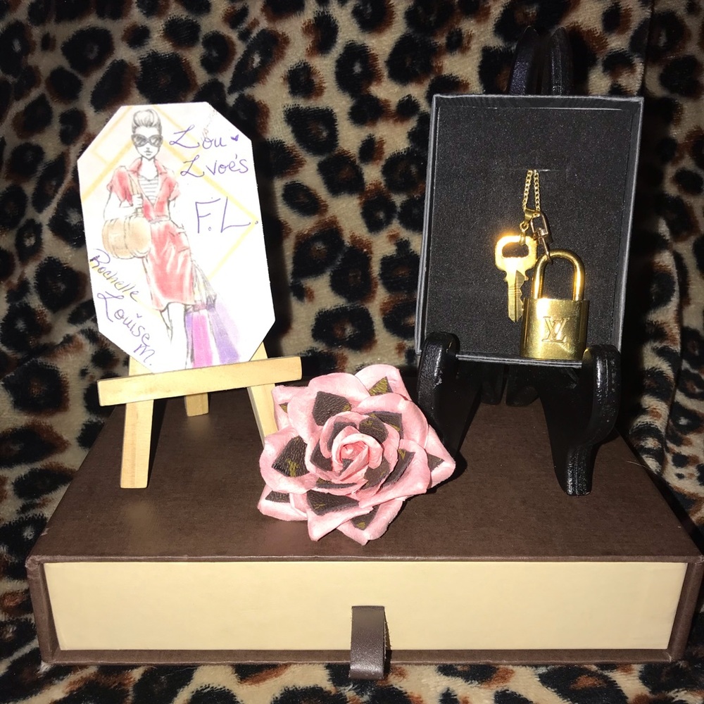 Auth Louis Vuitton Lockset with long necklace